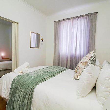 Schooner House Hotel Gansbaai Ngoại thất bức ảnh